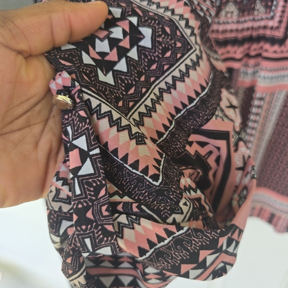 Cocomo Women's Patterned Tunic Top 3X Pink Black Pleated Front Roll Tab Sleeves - Picture 7 of 13